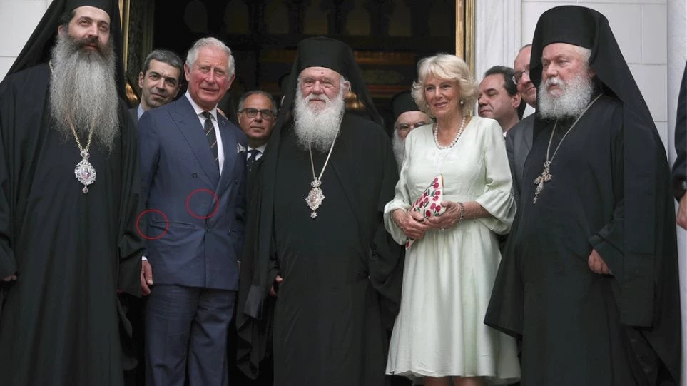 Τι είναι αυτό στο σακάκι του Κάρολου που δεν πρόσεξε κανείς; (εικόνες)